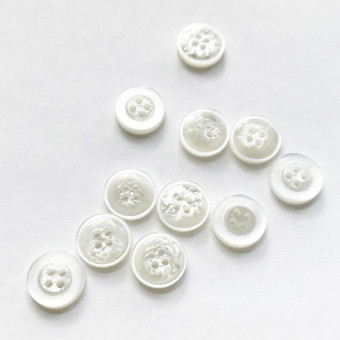 Белый перламутр 4 прокола 15 мм