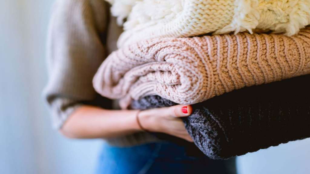 Как убрать катышки с одежды: 9 лучших способов